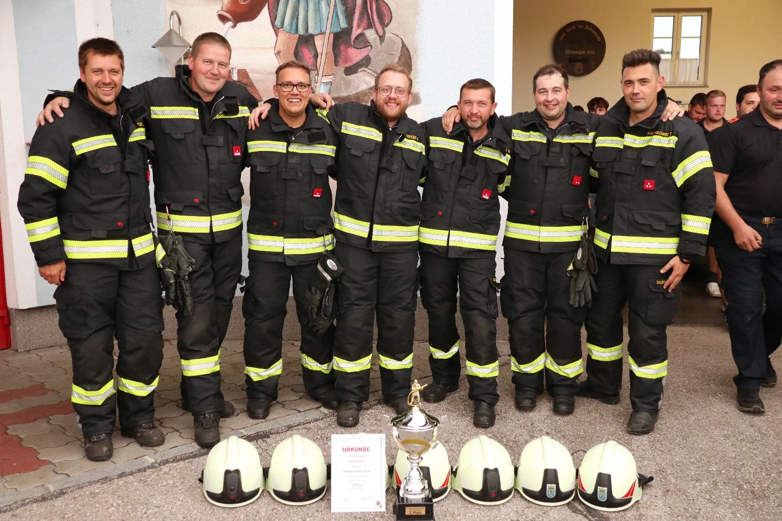 Historisches Erinnerungsfoto der Freiwilligen Feuerwehr Viehdorf