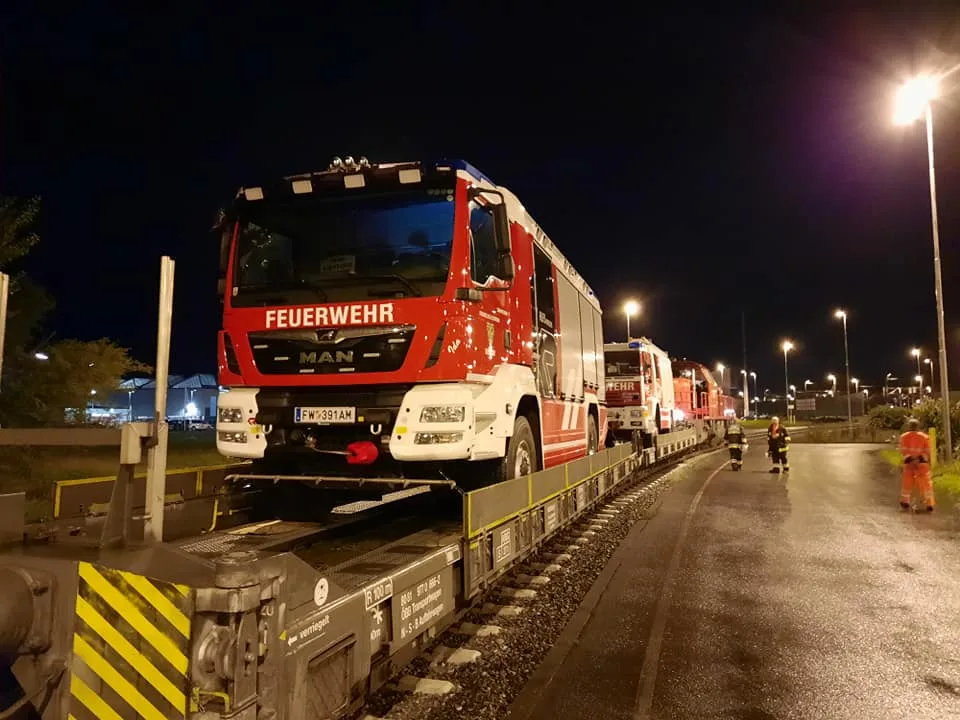 Seitenansicht des HLF3 der Freiwilligen Feuerwehr Viehdorf