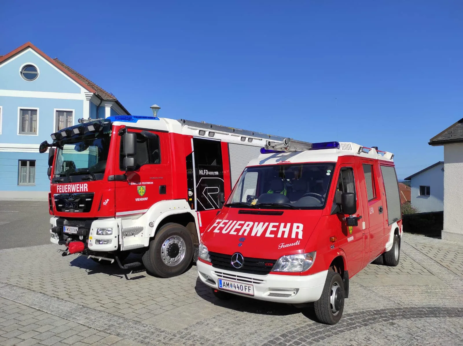 LFA der Freiwilligen Feuerwehr Viehdorf in der Fahrzeughalle