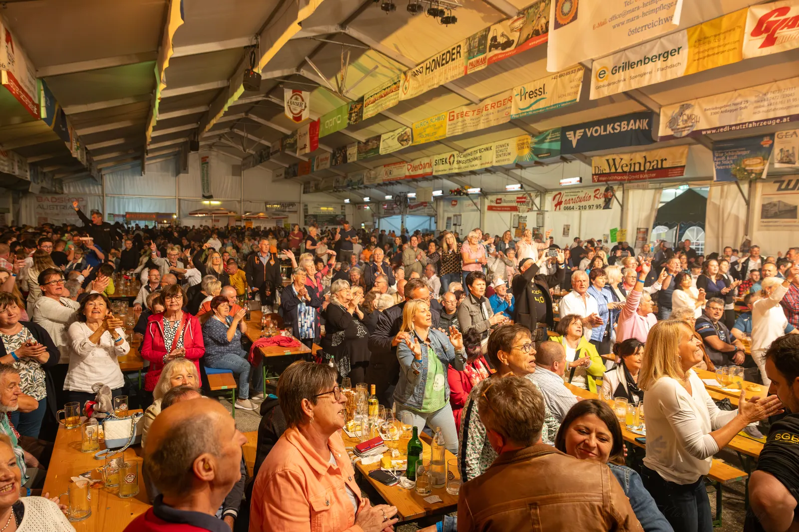 Impression vom Zeltfest der Freiwilligen Feuerwehr Viehdorf 2024