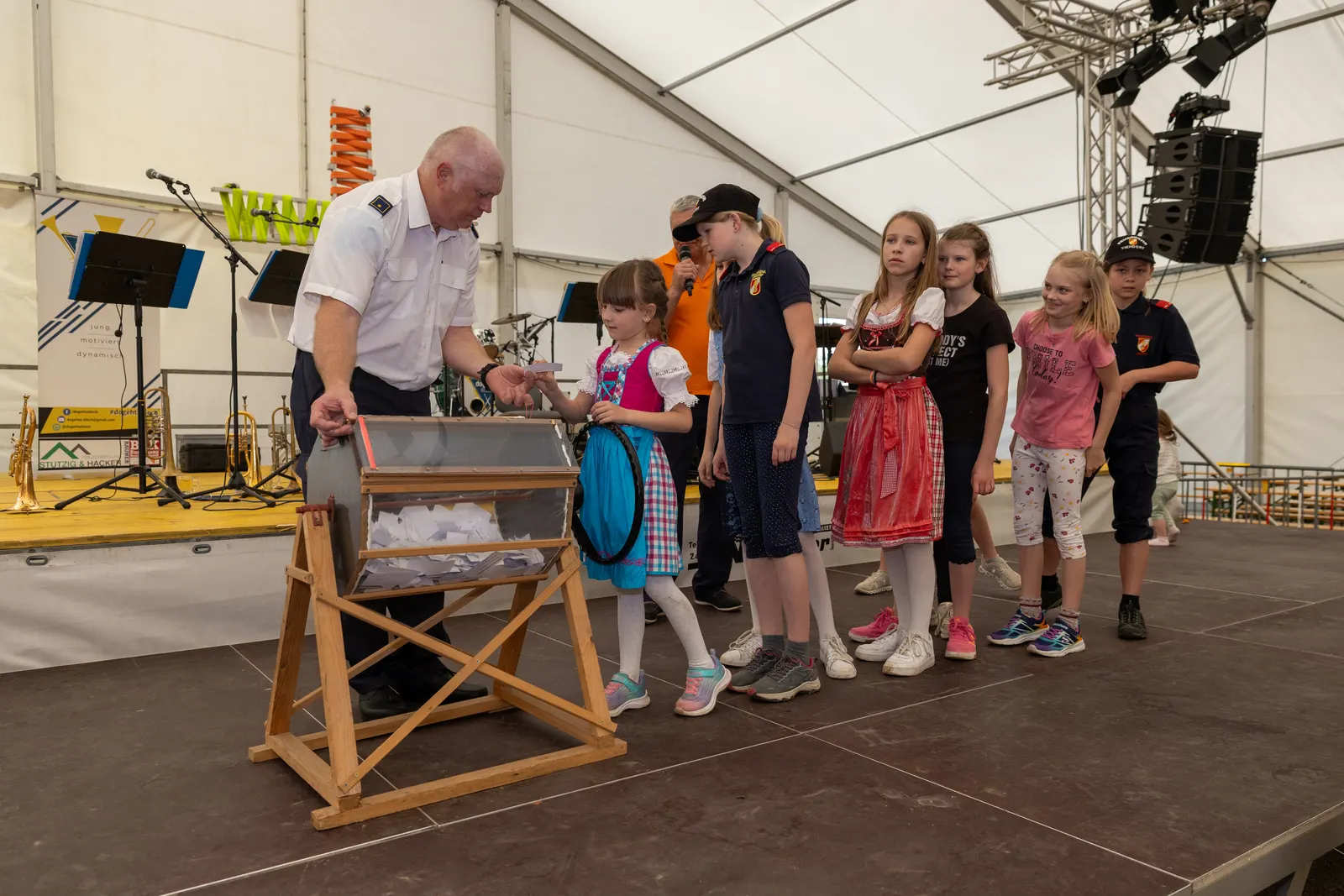 Impression vom Zeltfest der Freiwilligen Feuerwehr Viehdorf 2024