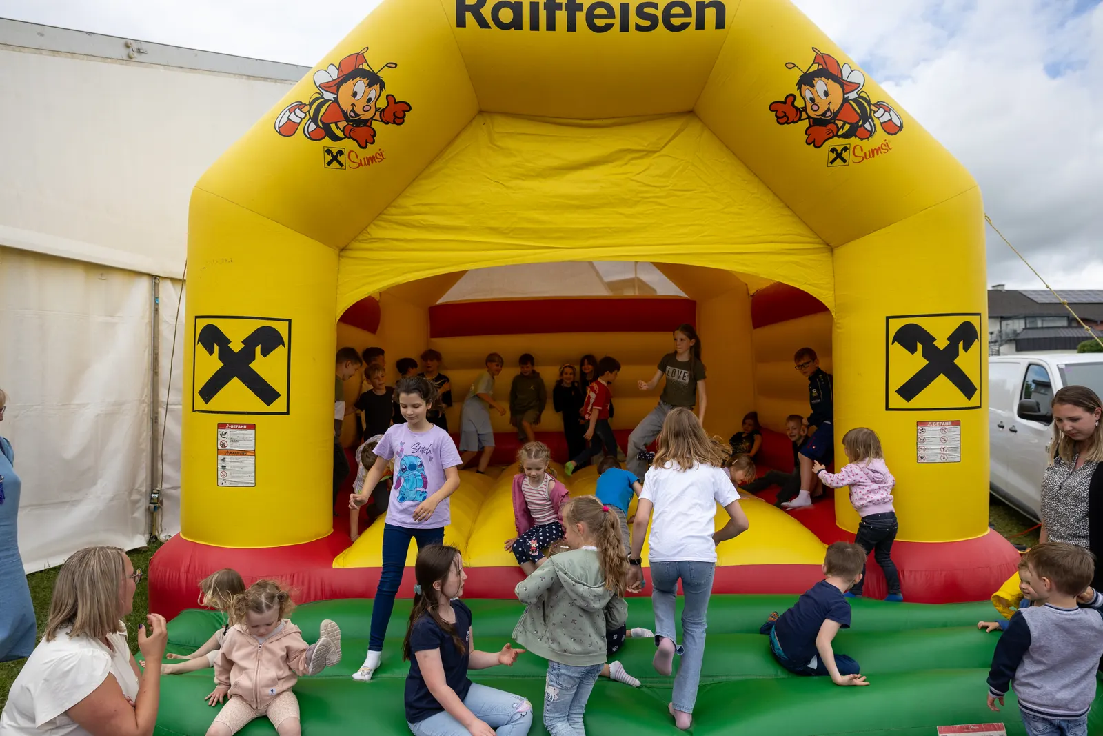 Impression vom Zeltfest der Freiwilligen Feuerwehr Viehdorf 2025
