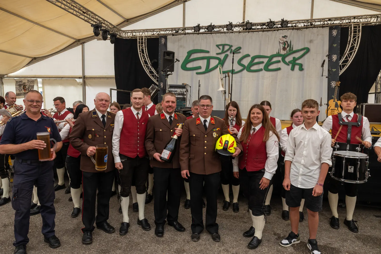 Impression vom Zeltfest der Freiwilligen Feuerwehr Viehdorf 2025