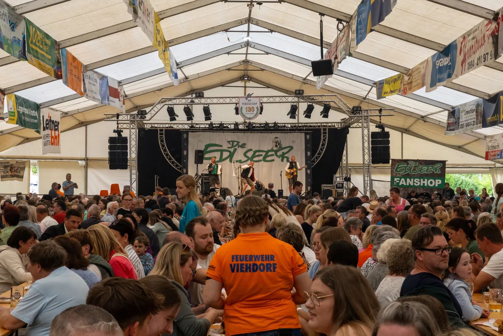 Impression vom Zeltfest der Freiwilligen Feuerwehr Viehdorf 2025