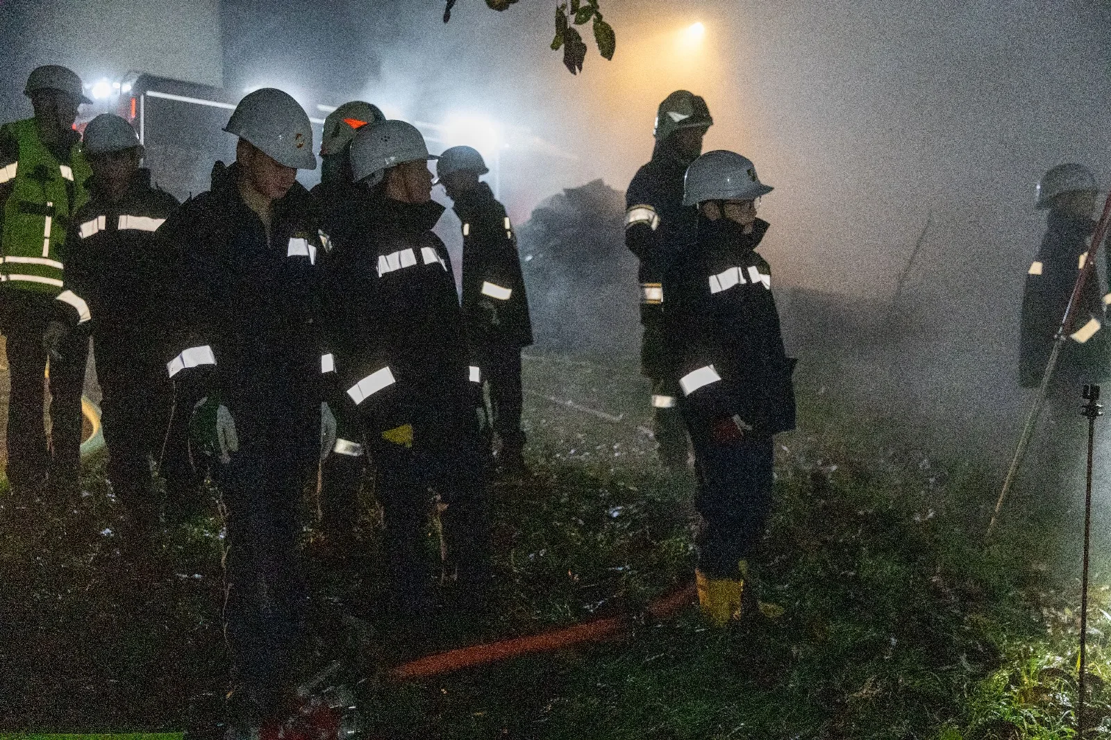 Übung der Feuerwehrjugend Viehdorf mit Ausbildung und Teamarbeit